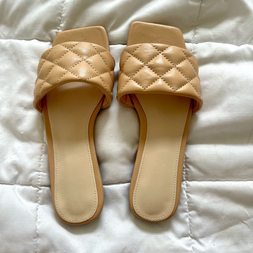 never worn nude slides